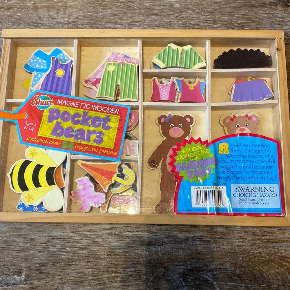 Magnetic wooden pocket bears